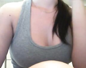 I love her bouncing boobs