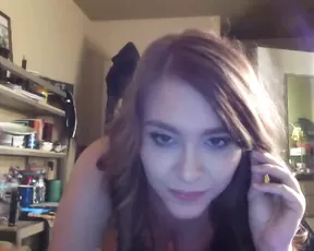 Hottie uses her sex toys