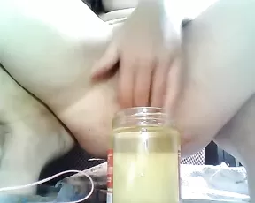 I film her and cum on her tits