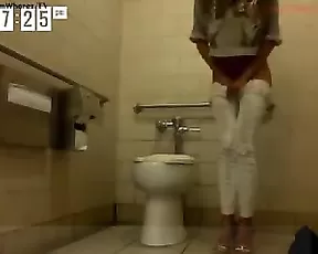 christy_l0ve: public bathroom squirt show 23-11-15