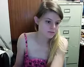 Basicallyporn milf blondy finger clit webcam show