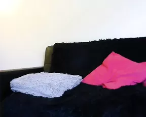 Discretete juicy milf girl fingering pussy private show