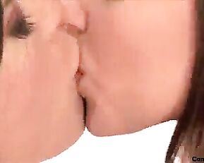 Best lesbian kiss