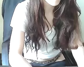 Experienced blonde masturbating on cam