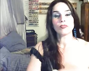 Italian Milf shows her stuff