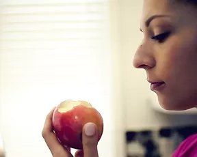 LucysLounge - Apples and Bananas