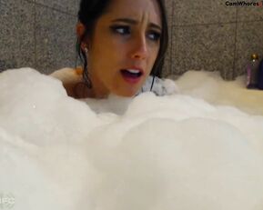 Brielle bathtub show