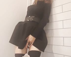 MissAlice_94 Masturbating in Restaurant Bathroom