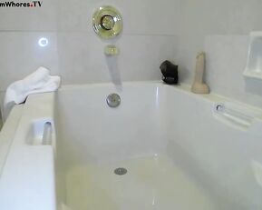 Nikkielliot Takes a bath and teases you with a Blowjob