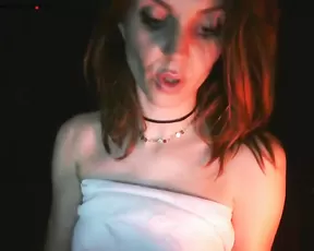 Taktowna sexy dancing and flashing