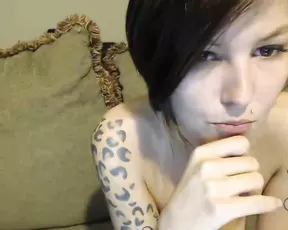 Fat woman is shaking her ass