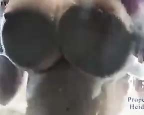HeidiWow - Car Wash premium vid