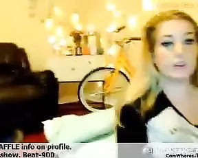 Good girl goes down on me