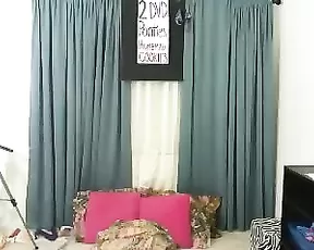 Blonde i sucking a dick