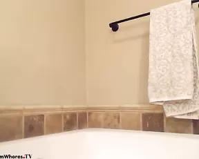 EmmaLee Bathtub Masturbation