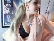 Milf Lexi Gives A Sloppy Blowjob  omgitslexi