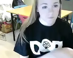 Petite babe on her back getting the fuck of her life