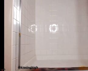 KissingHigh shower show