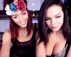 Hottminx beautiful brunette lesbians webcam show