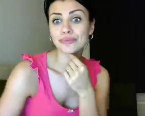 Xxxwildcatxxx fingering herself in webcam show