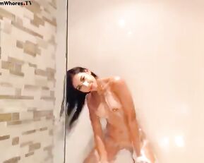 Kendrabenz shower time