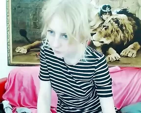 Small breasted teen with dreadlocks sucking hard