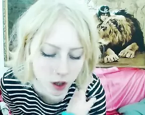 Small breasted teen with dreadlocks sucking hard