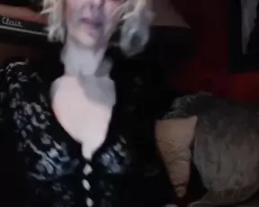 Big ass babe riding dick