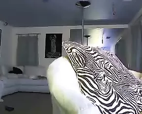 Asian masked girl needs to cum