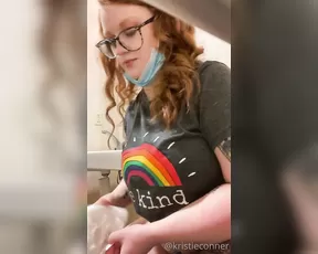 kristieconner trying to leave a urine sample and the po live porn cam
