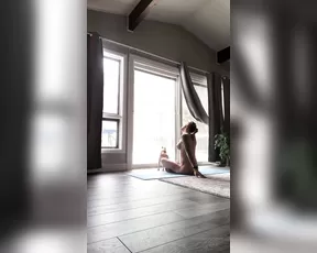 summeravery monday morning stretching pornochat