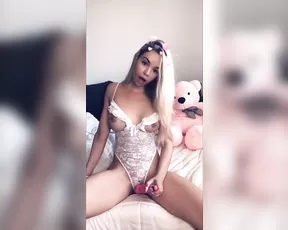 Morgan Lux sexy outfit masturbation on bed snapchat live porn