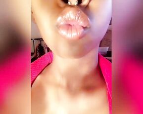 goddessloonah my lips are magical you re hypnotised by their fulln live porn