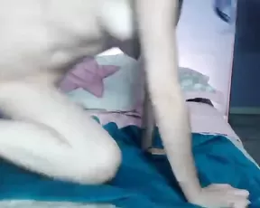 Round ass webcam model showing off