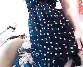 A teen slut uses toys to get ready for fucking