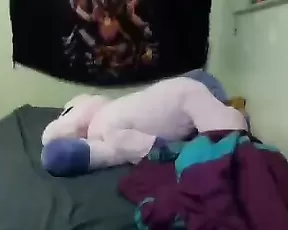 Tanned blonde cums on cam