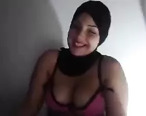 So pretty brunette girlfriend make a hell of a blowjob in her parents house,damn