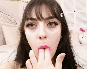 lilli lovedoll lillilovedoll oral_fixation_featuring_my_lips_teeth_and_tongue onlyfans sex live