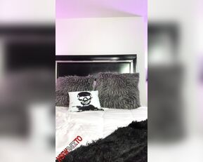 Kali Roses purple dildo mastrubation while wearing heals on a bed - sex live