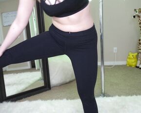 Cassie fiery_cassie yoga pants teasing live porn