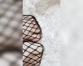 goddess_mimi perfectly manicured white toes and fishnet socks you re just a sucker for my gorgeous feet live porn cam
