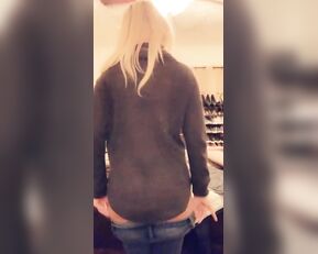Aubree Martin aubreejmartin this_night_was_so_much._i_was_tipped_dared_to_wear_a_buttplug_to_dinner_with_my_family onlyfans xxx porn
