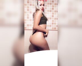 Paola Skye morning bathroom booty twerking snapchat premium porn videos