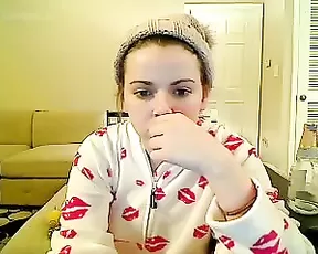 eloel early cam session in her onezie