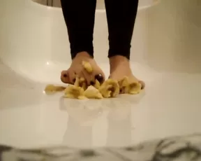 missdragon_a banana crashing w/ sexy foot show premium manyvids liveporn livesex