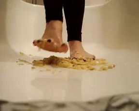 missdragon_a banana crashing w/ sexy foot show premium manyvids liveporn livesex