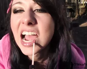 dakotacharmsxxx kiss me free livesex