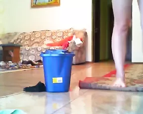 A tanned bubble-butt shakes her goodies