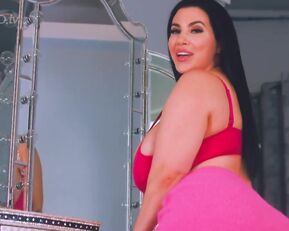 Korina Kova Vlogger Pos Cons Side Effects Big Boobs