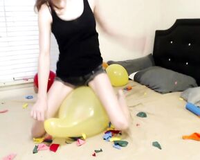 charlottehazey popping all my leftover balloons show liveporn video